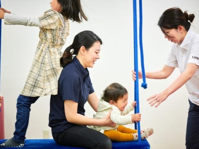 【保育士】多機能型施設/週休2日制◎/送迎なし/残業ほぼなし/教育体制充実！/子どもたちの「気持ち」「その子らしさ」を受けとめ、伸ばす療育♪/月給24.5万円～/正社員/資格必須の写真2枚目