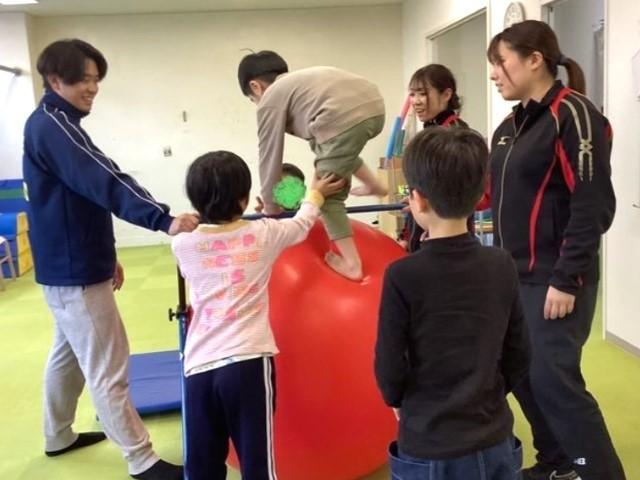 【児童指導員】多機能型施設/送迎なし/月木固定休み◎/研修制度充実/個別から集団への運動療育で、生きるチカラを育んでいく♪/月給23万円～/正社員/資格必須の写真5枚目