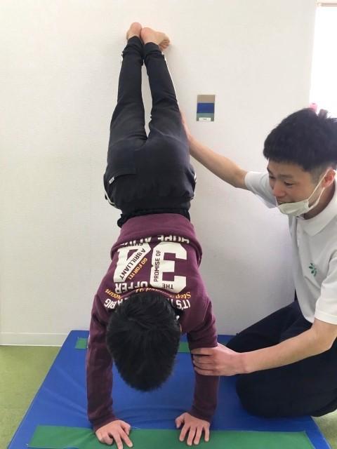 【保育士】多機能型施設/正社員/資格必須/送迎なし/月給23万円～/月木固定休み◎/研修制度充実/個別・集団での運動療育で、生きるチカラを育んでいく♪の写真9枚目