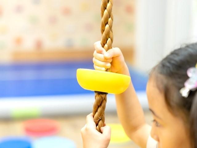 【理学療法士】多機能型施設/完全週休2日制/年間休日126日/送迎なし/運動メインの施設◎/子どもたちの「できた！」を増やすマンツーマン療育♪/月給22万円～/正社員/資格必須の写真2枚目