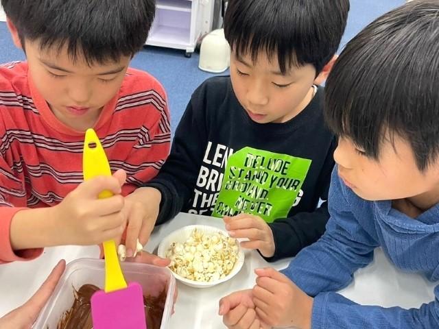 【理学療法士】放課後等デイサービス/日祝休み＆残業ほぼなし◎長期休暇充実/フットサルやダンスなどを楽しみ、成長できる運動特化型放デイ♪/月給25万円～/契約社員/資格必須の写真3枚目