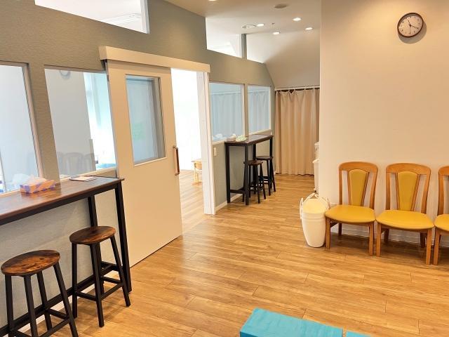 【児童指導員】児童発達⽀援/月日祝休み/年間休日123日/送迎なし◎/産・育休取得実績あり＆託児所利用OK！/少し先の未来を見据えた支援♪/⽉給19.5万円〜/正社員/資格必須の写真2枚目