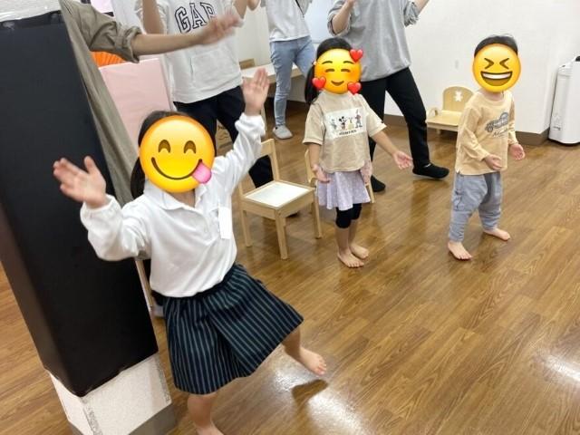 【児童指導員】児童発達支援/完全週休2日制/日曜休み/送迎なし/研修制度充実/全国100教室以上を展開するFC◎/ABAに基づく独自療育が特徴♪/月給22.5万円～/正社員/資格必須の写真8枚目