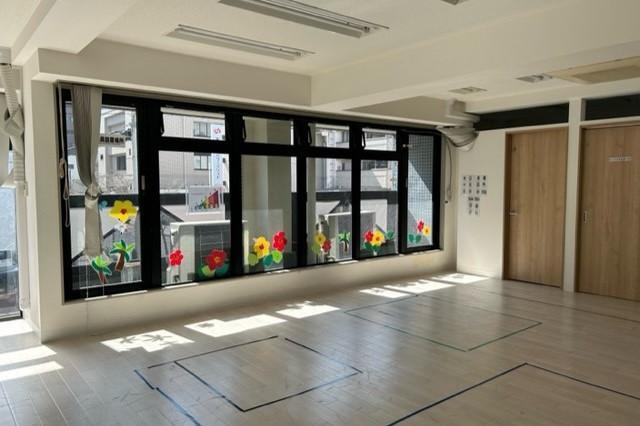 【保育士】多機能型施設/月8日休み/未経験・ブランクOK/月給25万円～/遊びを通した運動プログラムで体と心をそだてる療育♪/充実の研修でスキルアップも◎/正社員/資格必須