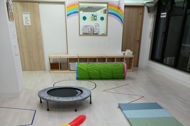 【保育士】多機能型施設/月8日休み/未経験・ブランクOK/月給25万円～/遊びを通した運動プログラムで体と心をそだてる療育♪/充実の研修でスキルアップも◎/正社員/資格必須の写真1枚目