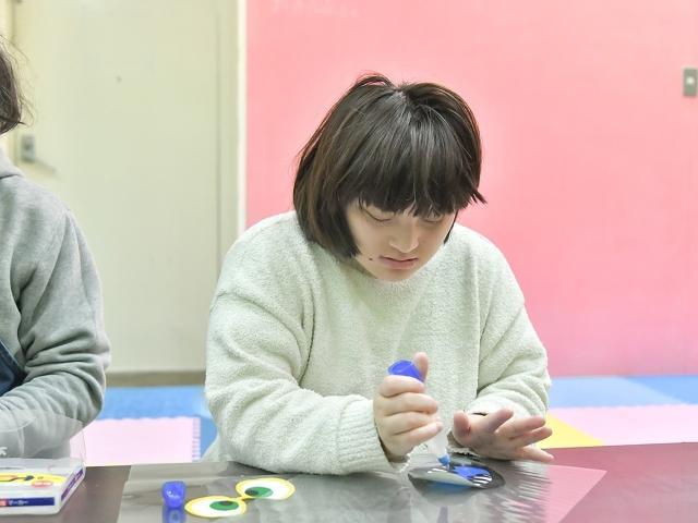 【児童指導員】放課後等デイサービス/年間休日130日/土日祝休み/音楽やアートの活動に注力◎/子どもたちと「一緒に遊ぶこと」を重視した療育♪/月給23.8万円～/正社員/資格必須の写真6枚目