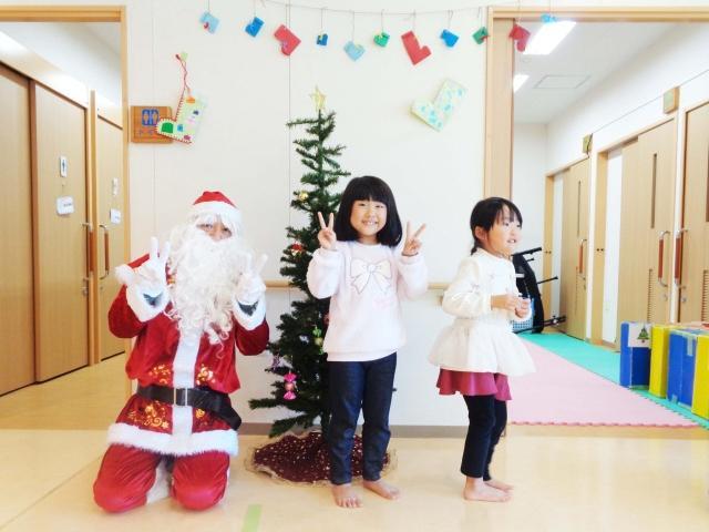 【保育士】多機能型施設/土日休み/年休115日◎/各種手当が充実/子ども同士が楽しく過ごす場所を提供♪/音楽や制作活動で生活スキル向上を支援/月給18.4万円～/正社員/資格必須