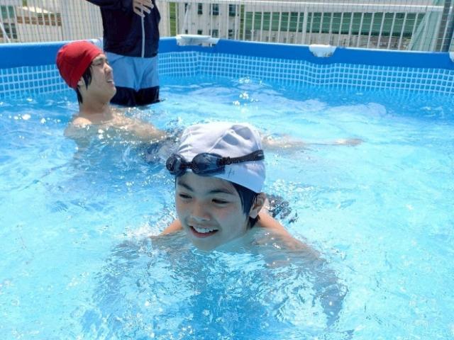 【保育士】放課後等デイサービス/日曜休み＆休暇制度充実◎/リズム体操・ヨガ・料理など、多彩なプログラム＆愛があふれる支援が特徴の施設♪/月給19.5万円～/正社員/資格必須の写真1枚目