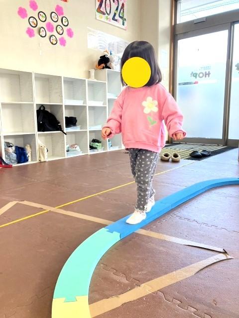 【保育士】多機能型施設/日祝休み◎/研修充実＆手厚い福利厚生あり！/音楽と英語で体と頭を使って、楽しく自立へと成長♪/月給21万円～/契約社員/資格必須の写真2枚目