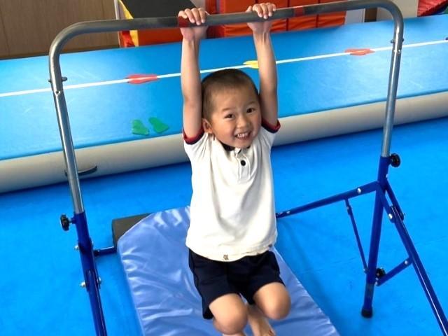 【児童指導員】放課後等デイサービス/年間休日120日＆残業ほぼなし◎/挑戦＆成長！社員一人ひとりが主役な施設/楽しく自信をつけられる場所に♪/月給23.3万円～/正社員/資格必須の写真1枚目