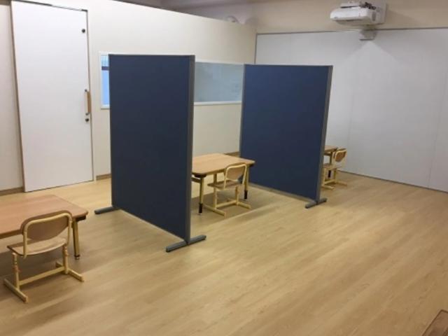 【保育士】多機能型施設/年休120日/日祝休み/送迎なし◎/残業ほぼなし/専門的＆独自のアプローチで支援/キッズファーストで「今一番必要な療育」を♪/月給20万円～/正社員/資格必須