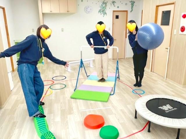 【保育士】児童発達支援/日祝休み/年間休日120日◎/送迎相談可/研修制度が充実/スポーツ科学×認知心理学が基盤/運動メインの独自プログラム♪/月給23万円～/正社員/資格必須の写真2枚目