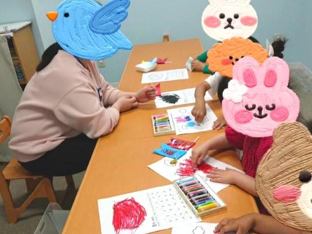 【児童指導員】児童発達支援/年休120日以上/完全週休2日制/送迎なし◎/研修＆手当充実/全国展開する大手FC/自発的に、楽しみながらの成長を支援♪/月給24万円～/正社員/資格必須の写真1枚目