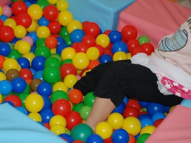 【児童指導員】放課後等デイサービス/日祝定休/月9日休み◎/感覚統合療法と運動をベースとした療育/楽しく体を動かしながら成長の土台づくりを♪/月給21.3万円～/契約社員/資格必須