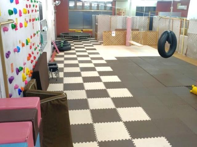 【児童指導員】放課後等デイサービス/日祝定休/月9日休み◎/感覚統合療法と運動をベースとした療育/楽しく体を動かしながら成長の土台づくりを♪/月給21.3万円～/契約社員/資格必須の写真5枚目