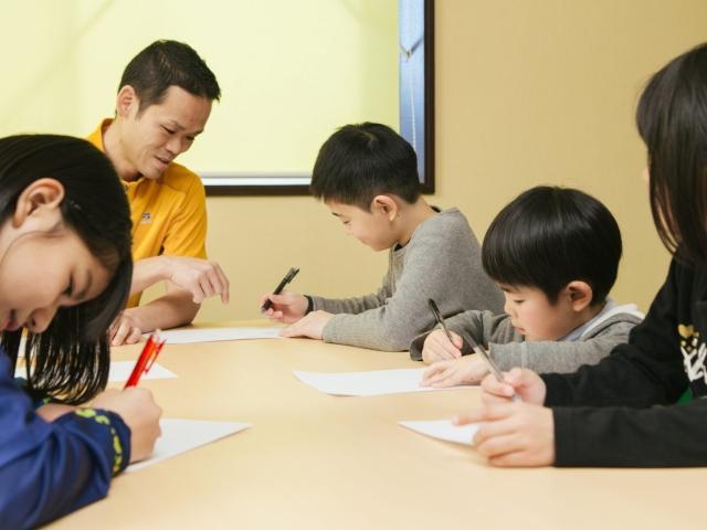 【保育士】放課後等デイサービス/土日休み◎/産・育休の取得実績多数/運動療育型の放デイ/思いきり体を動かしながら笑顔を自信をはぐくむ♪/月給17.4万円～/正社員/資格必須の写真4枚目