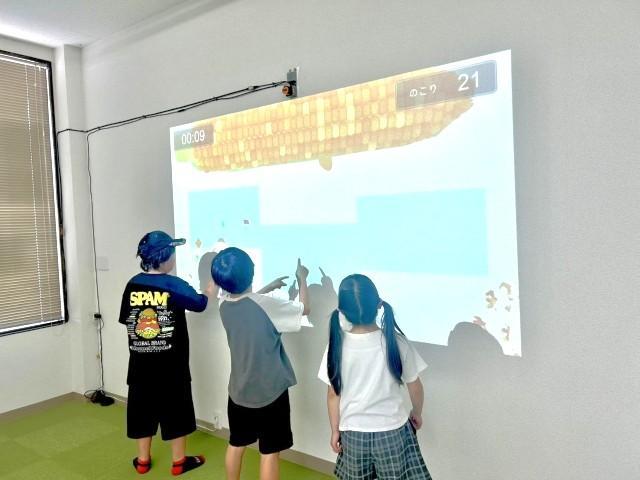 【保育士】放課後等デイサービス/年休115日以上/週休2日制◎/子どもたちが自分らしくいられる場所/運動・学習・社会性をバランスよく育てる♪/月給22万円～/正社員/資格必須の写真1枚目