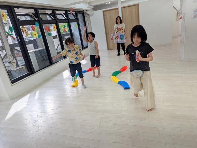 【児童指導員】多機能型施設/月8日休み/未経験・ブランクOK/月給25万円～/遊びを通した運動プログラムで体と心をそだてる療育♪/充実の研修でスキルアップも◎/正社員/資格必須の写真7枚目