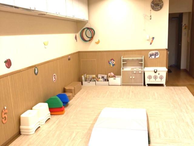 【理学療法士】児童発達支援/正社員/資格必須/月給22.6万円～/送迎なし/土日祝休み◎/残業ほぼなし/産休・育休の取得実績あり/保育所あり＆時短勤務相談OKの子育て応援企業♪の写真1枚目