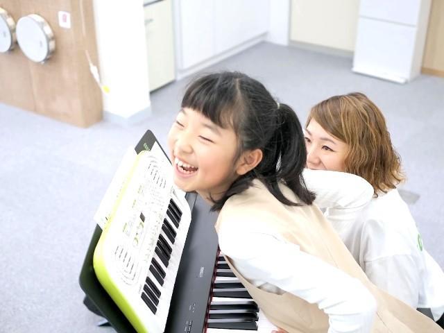 【保育士】多機能型施設/正社員/資格必須/月給28万円～/土日祝休み！/ブランクOK/音楽療育♪療育の専門家×音楽のプロがタッグを組み、子どもたちを楽しく支援◎の写真1枚目