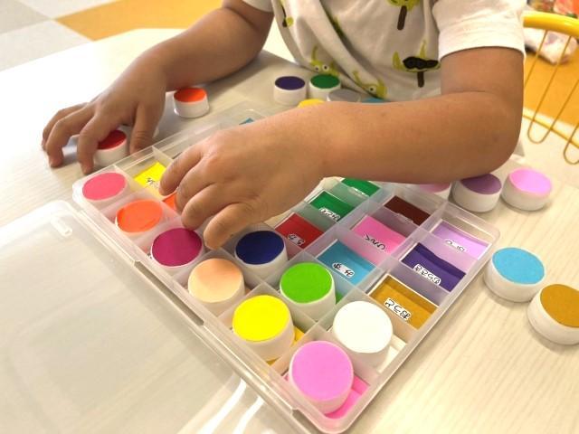 【児童指導員】月給21.5万円～/多機能型施設/日曜休み◎/残業ほぼなし/未経験OK！/少人数での療育が特徴/「音楽・言語・学習」3つの柱でトータルな成長を支援♪/正社員/資格必須