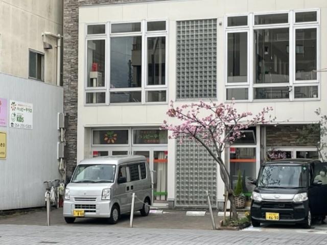 【保育士】多機能型施設/年休120日/日祝休み/送迎なし◎/残業ほぼなし/専門的＆独自のアプローチで支援/キッズファーストで「今一番必要な療育」を♪/月給20万円～/正社員/資格必須の写真1枚目