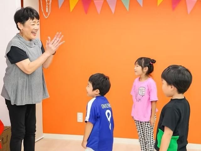 【保育士】多機能型施設/正社員/資格必須/月給20万円～/土日祝休み/残業ほぼなし/未経験可/脳科学に基づいた発育ダンスや右脳教育を実施◎の写真4枚目