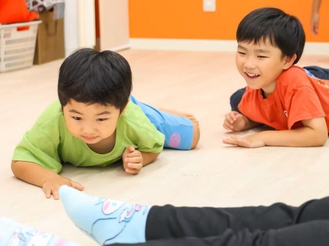 【児童指導員】多機能型施設/正社員/資格必須/月給20万円～/土日祝休み/残業ほぼなし/未経験可/脳科学に基づいた発育ダンスや右脳教育を実施◎の写真9枚目