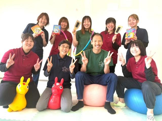 【理学療法士】多機能型施設/2025年11月オープン！/残業ほぼなし◎/仲間と共に成長できるFCグループ/「遊び」を通じてその子らしい成長を支援♪/月給29万円～/正社員/資格必須の写真1枚目