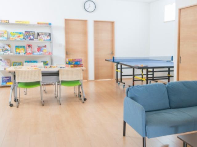 【児童指導員】多機能型施設/年間休日125日以上◎/月10日休み/未経験可/月給27万円～/ABAに特化した丁寧な療育支援/子どもたちが笑顔で遊べる環境づくり♪/正社員/資格必須の写真4枚目