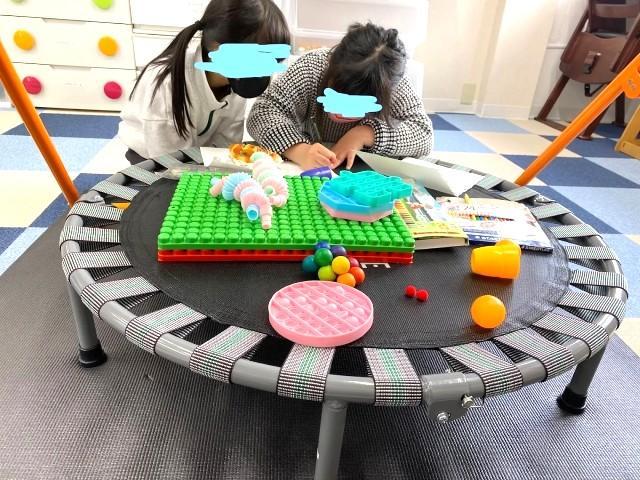 【児童指導員】放課後等デイサービス/週休2日制◎/産休育休取得実績あり/研修費補助あり/ロボット教室など独自の療育を実施♪/月給23万円～/正社員/資格必須の写真2枚目