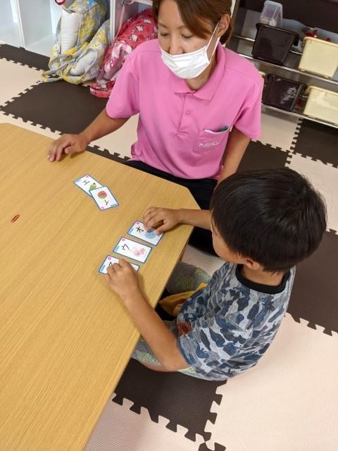 【作業療法士】児童発達支援/完全週休2日制/日曜休み＆残業ほぼなし◎/専門職と一緒にプロが目指せる職場/信頼を創る「ダメと言わない療育」を実践♪/月給23万円～/正社員/資格必須の写真1枚目