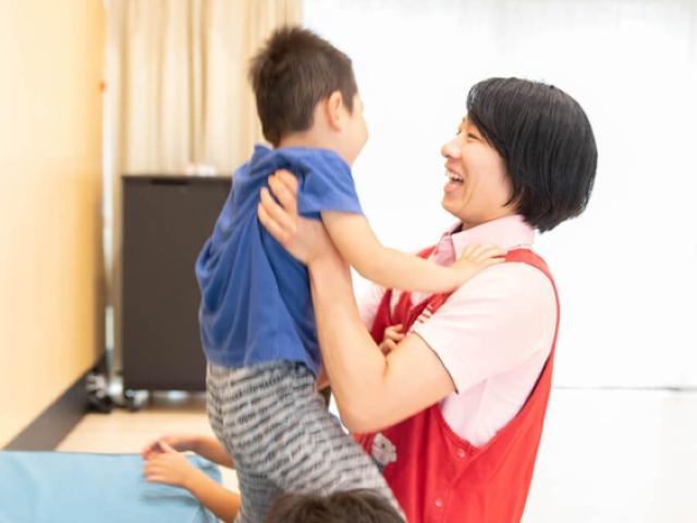 【言語聴覚士】多機能型施設/土日休み/年間休日114日◎/研修制度が充実/自尊心や自己アイデンティティをはぐくむ/健やかな成長を見守る支援を♪/月給24.4万円～/正社員/資格必須の写真3枚目