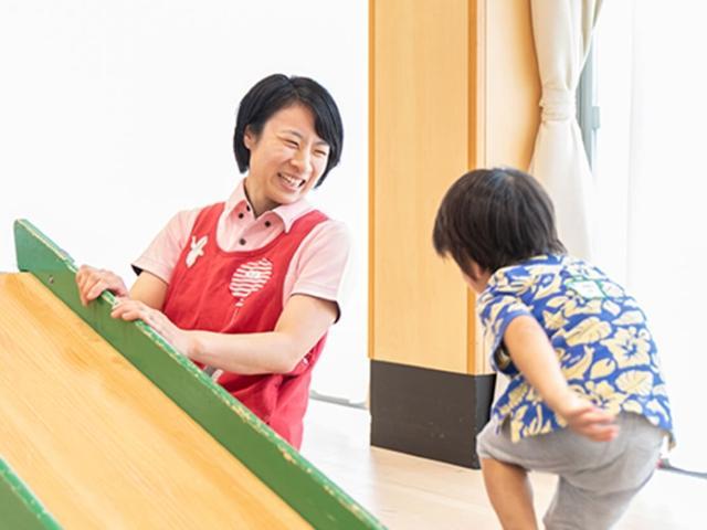 【児童指導員】多機能型施設/土日休み/年間休日114日◎/月給26.4万円～/研修制度が充実/自尊心や自己アイデンティティをはぐくむ/健やかな成長を見守る支援を♪/正社員/資格必須