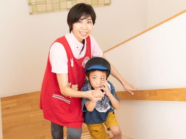 【保育士】多機能型施設/土日休み/年間休日114日◎/研修制度が充実/自尊心や自己アイデンティティをはぐくむ/健やかな成長を見守る支援を♪/月給24.4万円～/正社員/資格必須の写真2枚目