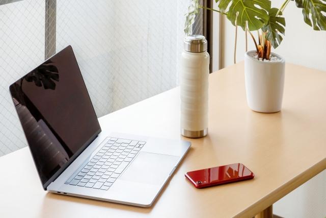 デスクワークのイメージ