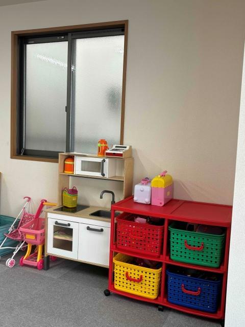 【児童指導員】⽉給23万円〜/放課後等デイサービス/日祝休み/残業ほぼなし！定時退勤OK/子ども好きの方歓迎◎おうちのような施設で遊びながらのびのび療育♪/正社員/資格必須の写真2枚目