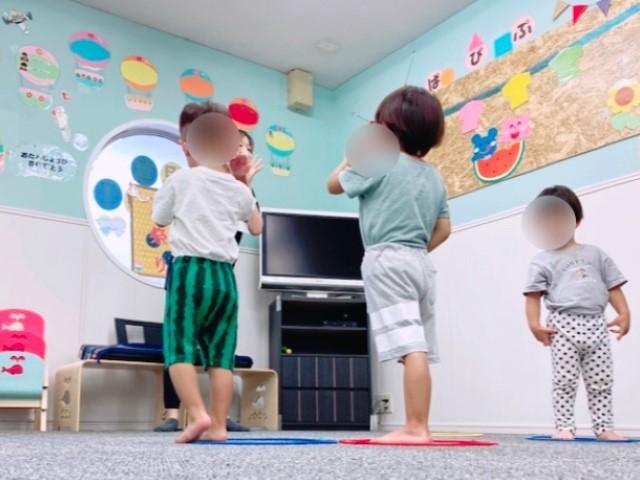 【児童指導員】月給22万円～/多機能型施設/日曜休み◎/残業ほぼなし/研修＆資格取得支援が充実！/運動・学習・SST・発語訓練がメインの療育スクール♪/正社員/資格必須の写真1枚目