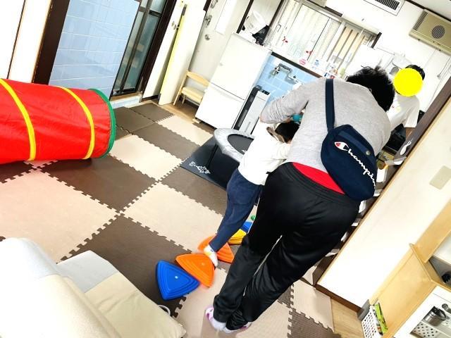 【児童指導員】月給23万円～/多機能型施設/日曜休み/年間休日120日/残業ほぼなし◎/経験5年以上必須/なにより、子どもたちを第一に考えた療育を提供したい♪/正社員/資格必須の写真2枚目