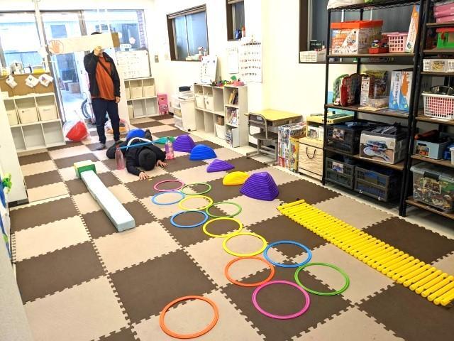 【児童指導員】月給23万円～/多機能型施設/日曜休み/年間休日120日/残業ほぼなし◎/経験5年以上必須/なにより、子どもたちを第一に考えた療育を提供したい♪/正社員/資格必須の写真3枚目