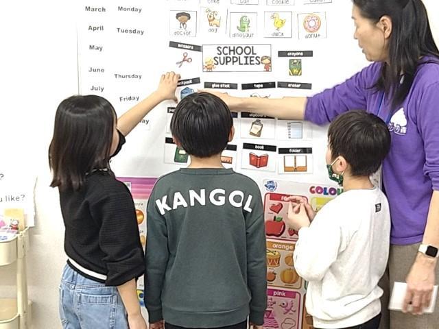 【児童発達支援管理責任者】⽉給25万円〜/放課後等デイサービス/⼟⽇休み◎/残業少なめ/年齢・学歴不問/英語を使った独自レッスンと多彩なプログラムが魅力♪/正社員/資格必須