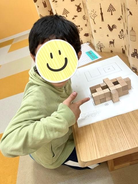 【児童指導員】月給21.5万円～/多機能型施設/日曜休み◎/残業ほぼなし/未経験OK！/少人数での療育が特徴/「音楽・言語・学習」3つの柱でトータルな成長を支援♪/正社員/資格必須の写真1枚目