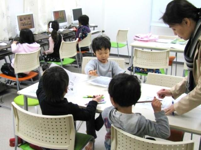 【保育士】⽉給27.5万円〜/放課後等デイサービス/年休110日以上！/日曜固定休み/満室続く人気の施設◎/塾運営35年のノウハウを生かした学習支援型の放デイ♪/正社員/資格必須の写真4枚目