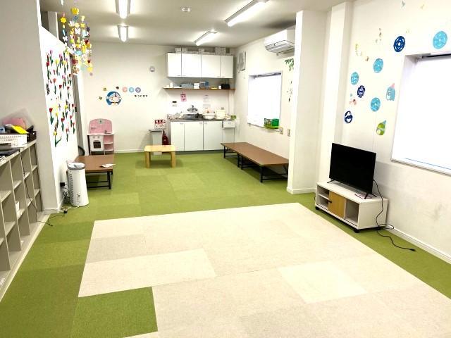 【児童指導員】月給23万円～/多機能型施設/未経験可/残業ほぼなし/退職金制度あり/全国に300施設以上を展開する業界大手のFC♪/個別対応で自主性を伸ばす療育◎/正社員/資格必須