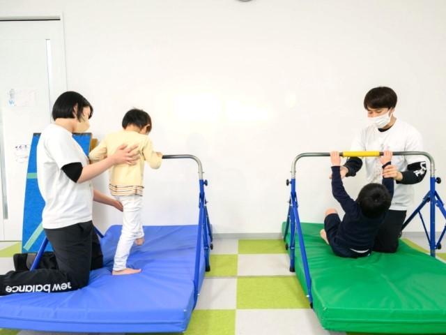 【児童発達⽀援管理責任者】＼高待遇♪／多機能型施設/⽉給35.6万円〜/土日祝休み/年間休日120日以上◎/未経験・ブランク可/運動療育特化＆ワンストップ支援が特徴♪/正社員/資格必須の写真2枚目