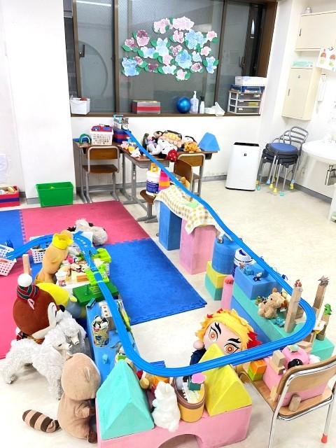 【児童発達支援管理責任者】＼高待遇♪／放課後等デイサービス/月給35万円～/日祝休み/年休124日/未経験可/駅チカ/集団活動がメインの療育◎/楽しく遊び、学べる場所を♪/正社員/資格必須の写真1枚目