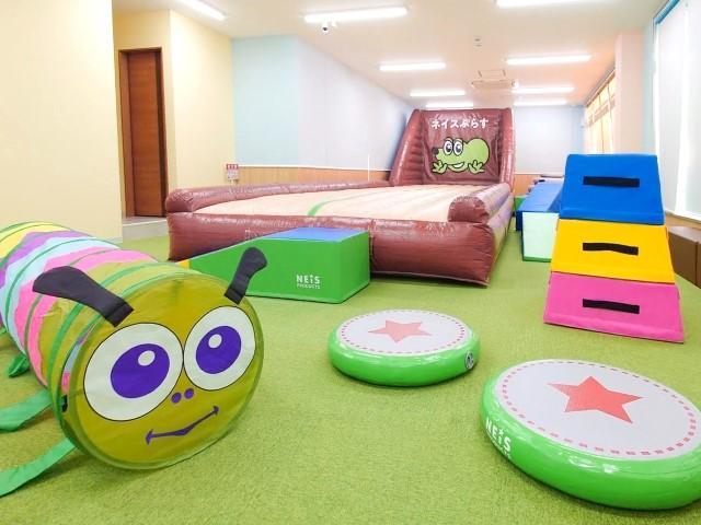 【児童指導員】＼高待遇♪／多機能型施設/年間休日120日/日祝休み/送迎なし◎/月給25万円～/研修充実で早期のキャリアアップも可能/少人数制で体操メインの運動特化型療育♪/正社員/資格必須の写真10枚目