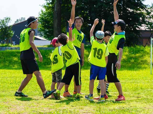 【保育士】＼高待遇♪／多機能型施設/月給35万円～/残業ほぼなし◎/サッカー未経験・子育て中のスタッフも活躍中♪/サッカーで子どもたちの成長をサポート！/正社員/資格必須