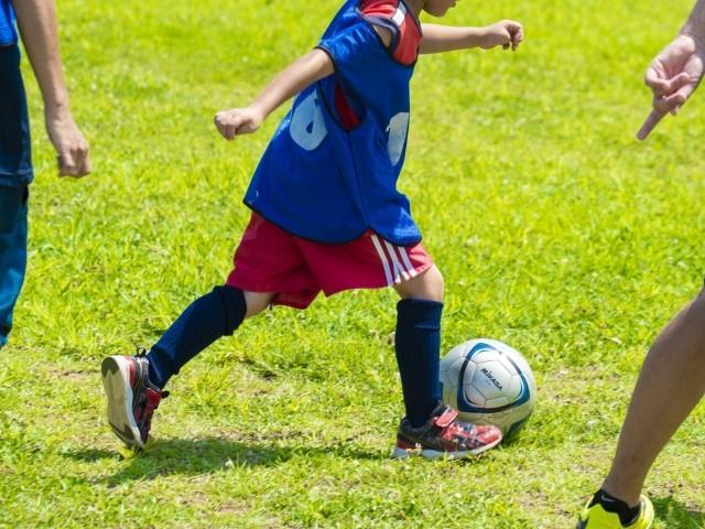 【保育士】＼高待遇♪／多機能型施設/月給35万円～/残業ほぼなし◎/サッカー未経験・子育て中のスタッフも活躍中♪/サッカーで子どもたちの成長をサポート！/正社員/資格必須の写真1枚目