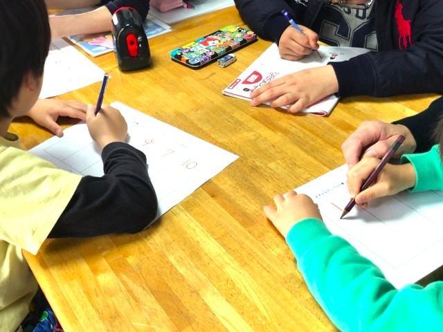 【保育士】多機能型施設/日祝休み◎/週休2日制/残業ほぼなし/さまざまな発見と体験を子どもたちに！/楽しく成長できるプログラムを提供します♪/月給18万円～/契約社員/資格必須の写真1枚目